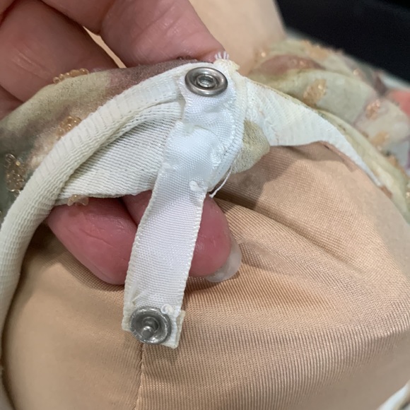 Jeffery & Dara Evening by Tom Barra Long Elegant Cream Floral Dress. Size 8 - Picture 9 of 15